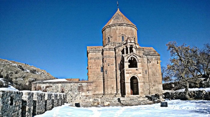 iglesia armenia de Akdamar en el lago Van (Turquía)