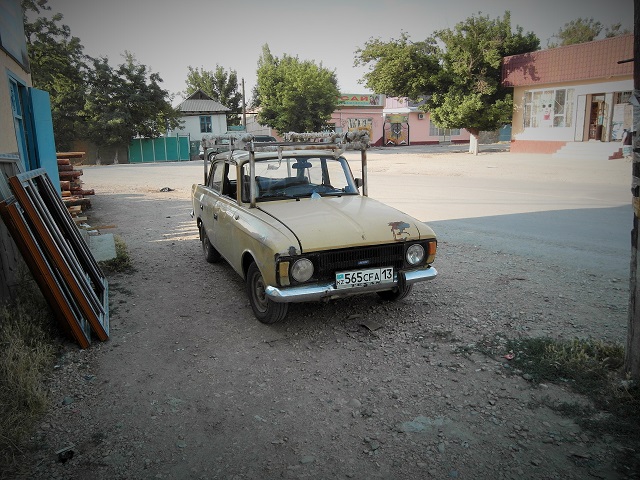 No entiendo por qué Misha tenía tantos arranques de nostalgia. Los ochenta estaban por todas partes en aquel pueblo.