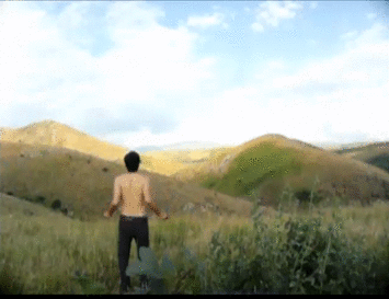 Este soy yo saltando a la comba sin comba en la reserva natural de 