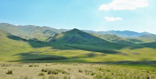 bello paisaje de montaña, perfecto para la búsqueda espiritual.